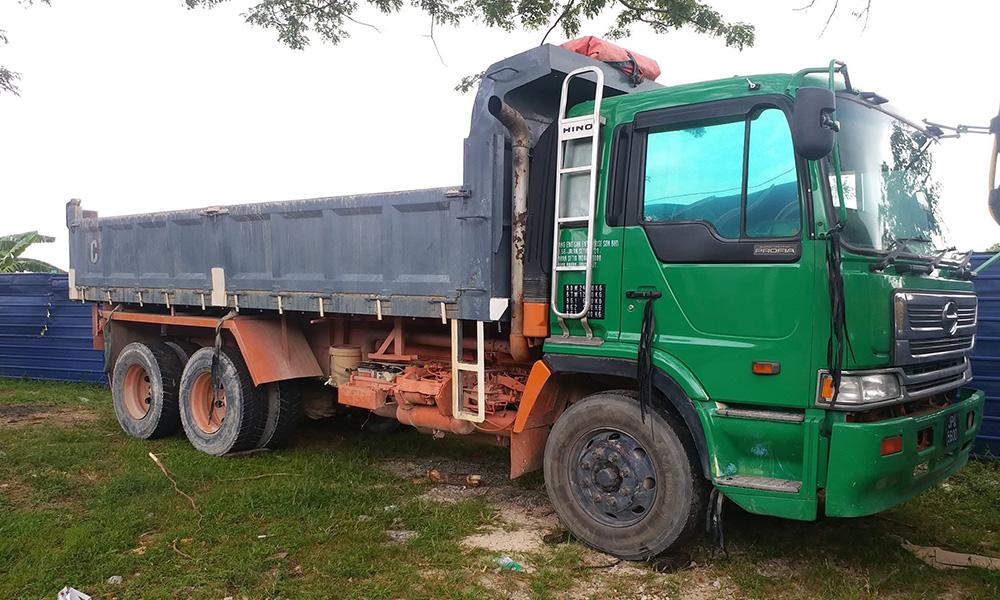 Heavy truck available for rental and logistics in Johor Bahru